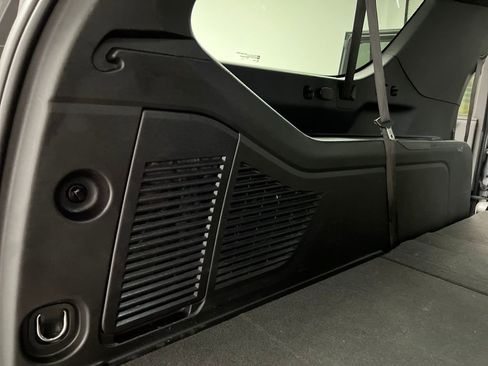 Used 2022 GMC Yukon XL AT4 AWD/4WD image 37