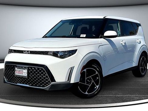 Used 2024 Kia Soul EX image 3