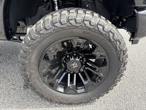 Used 2025 Ford F250 XLT w/ Black Appearance Package image 12