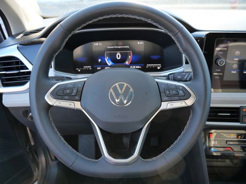 Certified 2025 Volkswagen Taos SE image 26