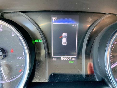 Used 2019 Toyota Camry SE w/ Convenience Package image 12