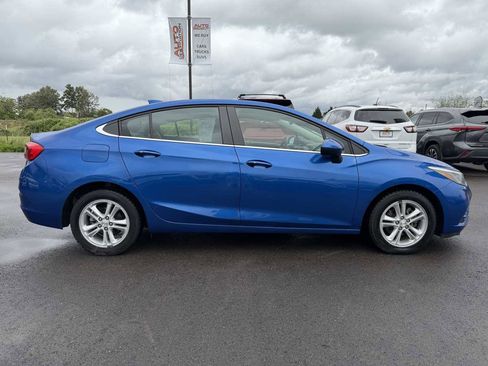 Used 2018 Chevrolet Cruze LT w/ LT Convenience Package FWD image 9