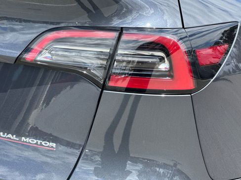 Used 2022 Tesla Model Y Performance AWD/4WD image 25
