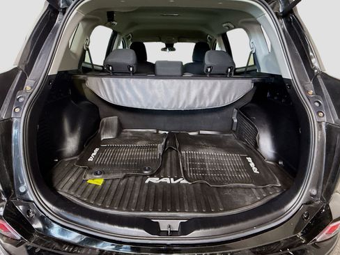 Used 2017 Toyota RAV4 LE image 34