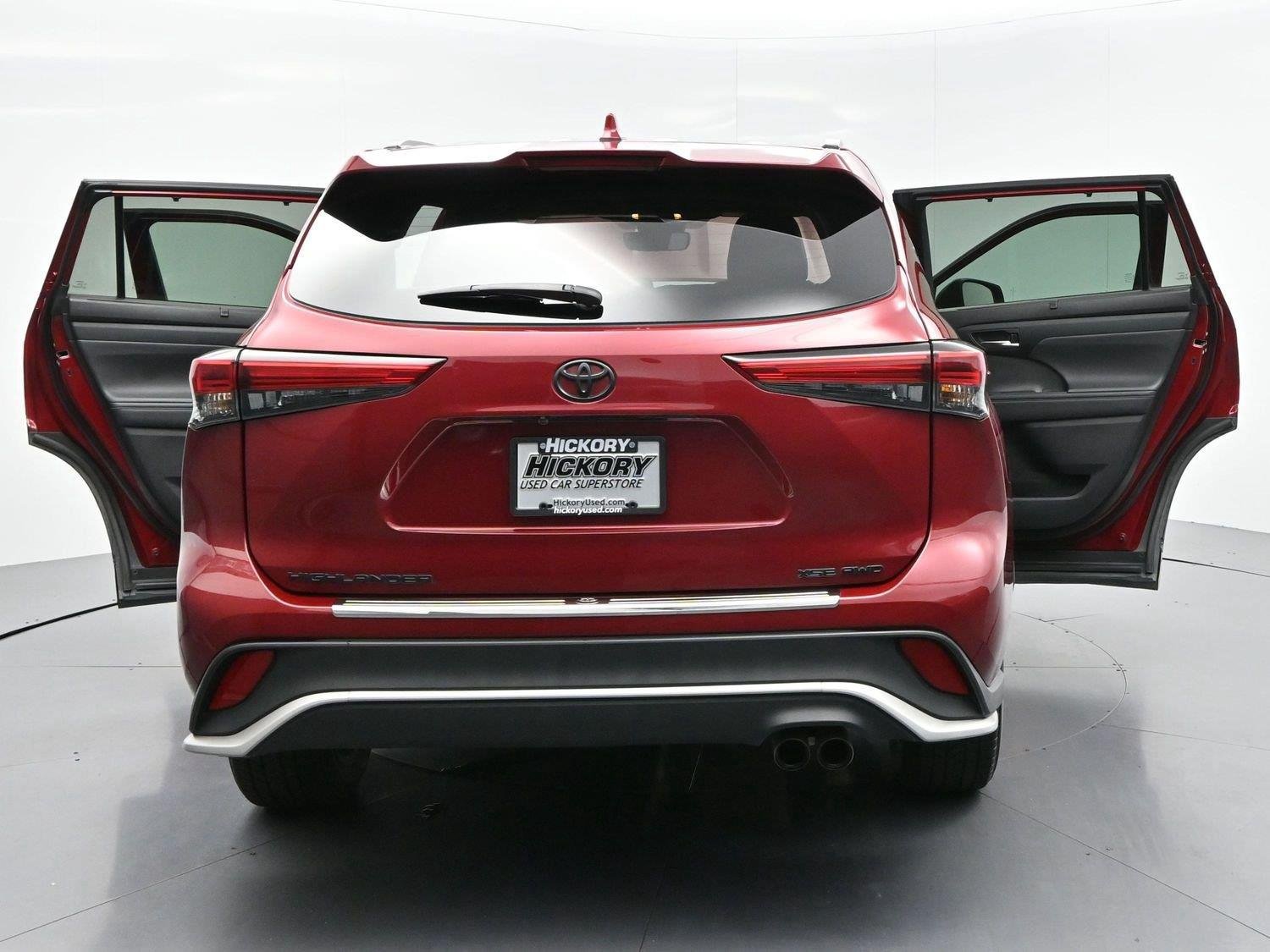 Used 2022 Toyota Highlander XSE AWD/4WD image 45