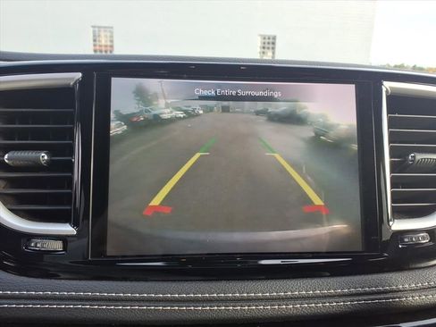 Used 2022 Chrysler Pacifica Touring-L w/ S Appearance Package image 14