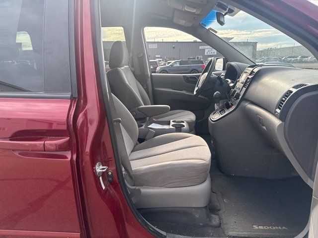 Used 2011 Kia Sedona LX FWD image 17