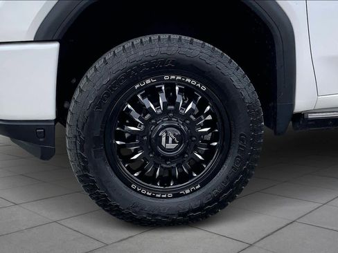 Used 2022 GMC Sierra 3500 Denali w/ Denali Ultimate Package image 11