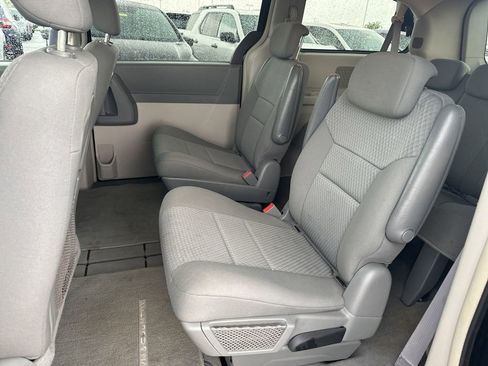 Used 2010 Chrysler Town & Country LX FWD image 15