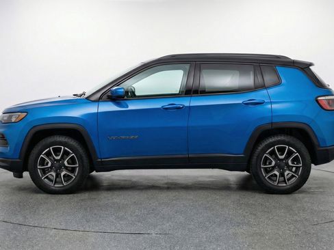 Used 2025 Jeep Compass Trailhawk image 5