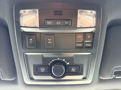 Used 2017 Toyota Tacoma TRD Off-Road w/ Premium & Technology Package image 19