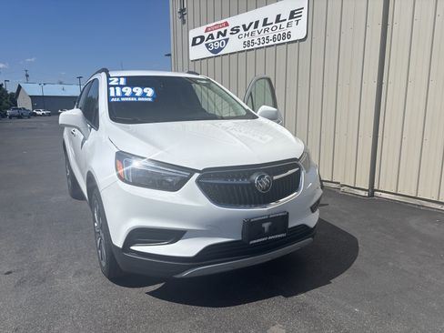 Used 2021 Buick Encore Preferred AWD/4WD image 2
