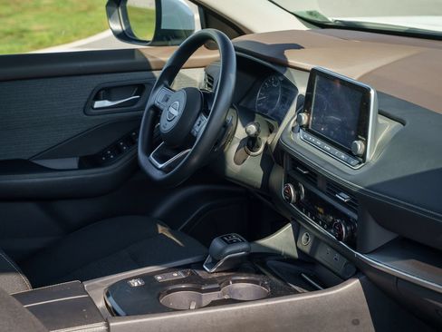 Used 2023 Nissan Rogue SV FWD image 12
