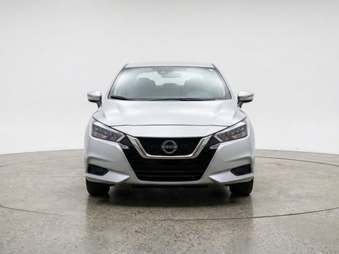 Used 2025 Nissan Versa SV image 2