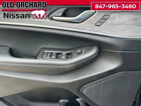 Used 2023 Jeep Grand Cherokee L Limited AWD/4WD image 9