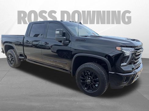 Used 2025 Chevrolet Silverado 2500 High Country w/ High Country Premium Package AWD/4WD image 3