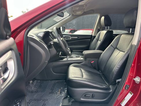 Used 2019 Nissan Pathfinder SV image 34