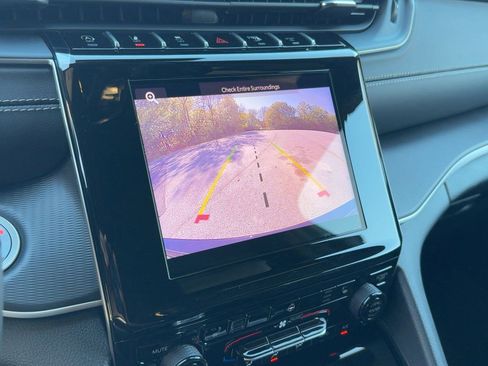 New 2025 Jeep Grand Cherokee Altitude image 21