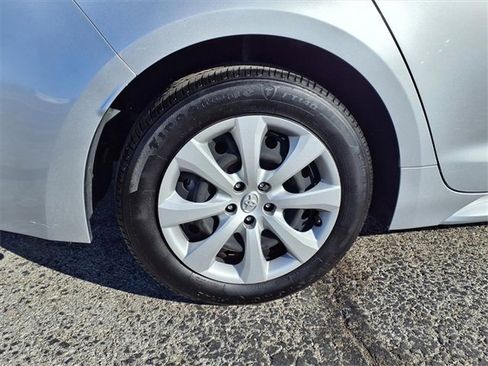 Used 2022 Toyota Corolla LE image 37