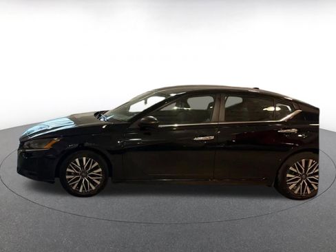 Used 2025 Nissan Altima 2.5 SV image 9
