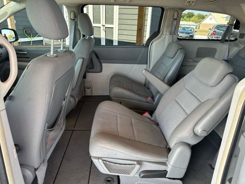 Used 2009 Chrysler Town & Country LX w/ PWR Convenience Group FWD image 31