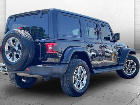 Used 2018 Jeep Wrangler Unlimited Sahara w/ Uconnect 4C Nav & Sound Group AWD/4WD image 14