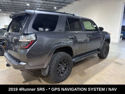Used 2019 Toyota 4Runner SR5 AWD/4WD image 5