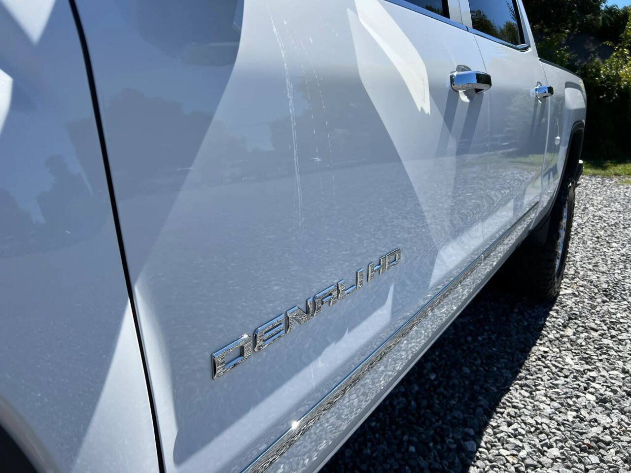 Used 2017 GMC Sierra 2500 Denali w/ Duramax Plus Package AWD/4WD image 12