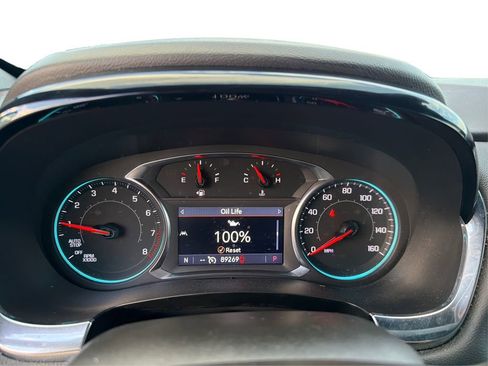 Used 2023 Chevrolet Traverse LT image 16