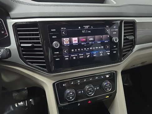 Used 2023 Volkswagen Atlas SE image 25
