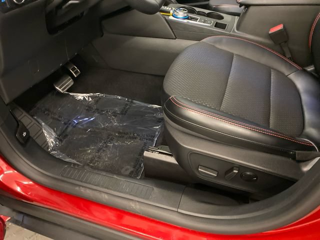 Used 2024 Ford Escape ST-Line w/ Tech Pack #1 AWD/4WD image 16