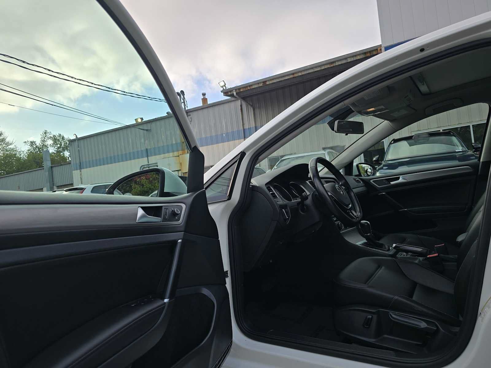 Used 2017 Volkswagen Golf Wolfsburg Edition FWD image 20