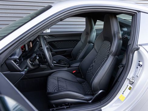 Certified 2026 Porsche 911 Carrera GTS image 5