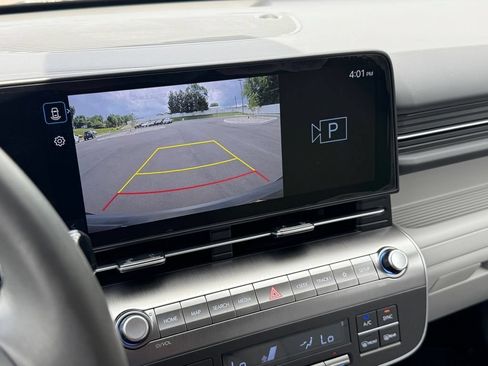 Used 2025 Hyundai Kona SEL AWD/4WD image 32