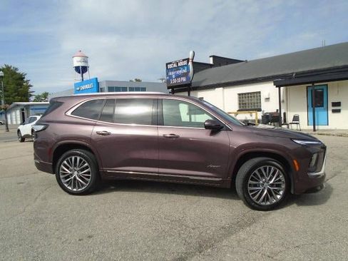 Certified 2025 Buick Enclave Avenir w/ Super Cruise Package AWD/4WD image 5