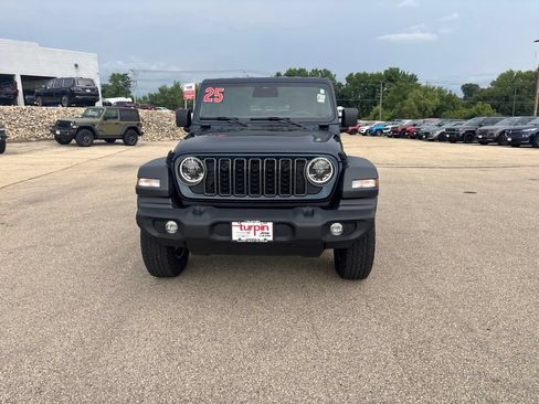 Used 2025 Jeep Wrangler Sport AWD/4WD image 8