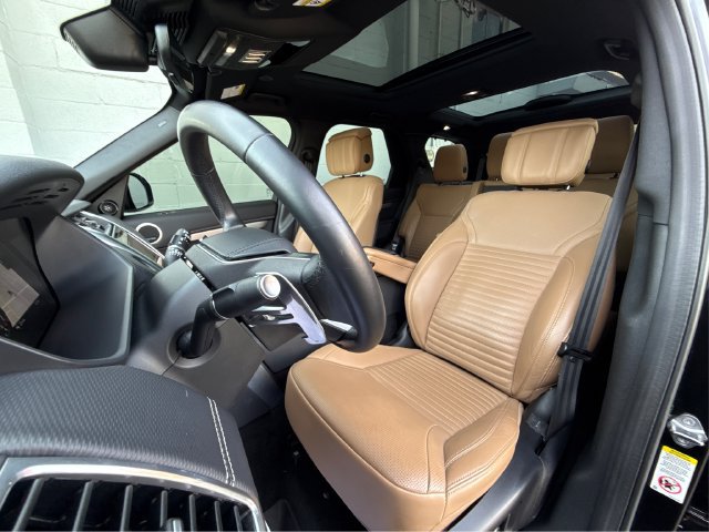 Used 2024 Land Rover Discovery Dynamic SE AWD/4WD image 23