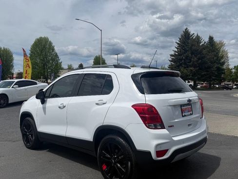 Used 2020 Chevrolet Trax LT w/ Redline Edition AWD/4WD image 3