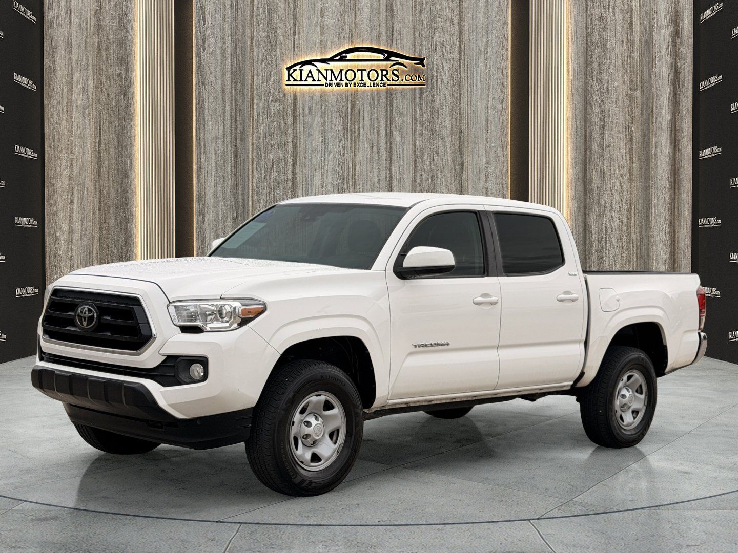 Used 2022 Toyota Tacoma SR5 RWD image 3