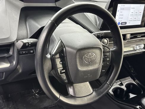 Used 2025 Toyota Prius LE AWD/4WD image 28