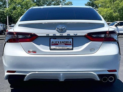 Used 2024 Toyota Camry SE FWD image 4