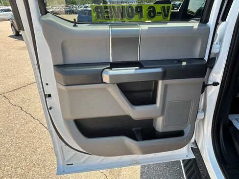 Used 2016 Ford F150 XLT w/ Equipment Group 302A Luxury AWD/4WD image 13