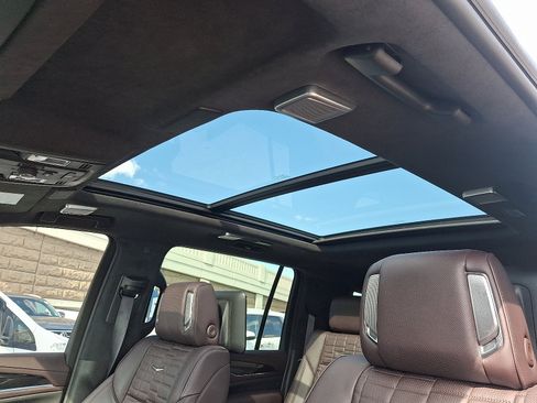 Used 2023 Cadillac Escalade ESV Sport Platinum AWD/4WD image 15