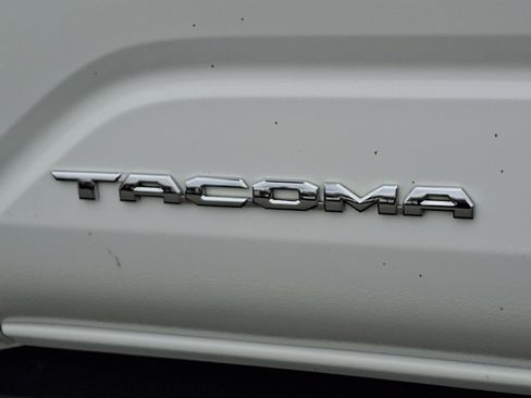 Used 2024 Toyota Tacoma TRD Off-Road image 31