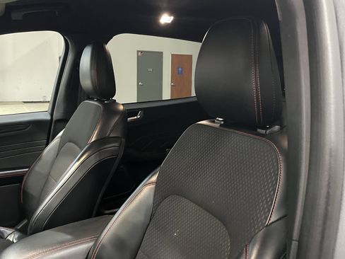 Used 2024 Ford Escape ST-Line image 19