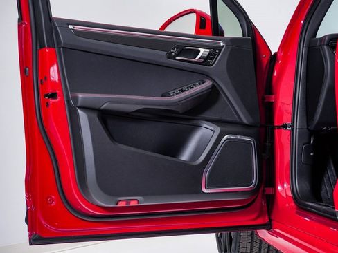 Certified 2022 Porsche Macan GTS image 25