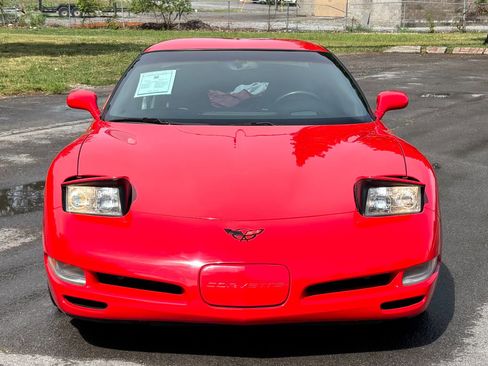 Used 2004 Chevrolet Corvette Coupe w/ Preferred Equipment Group RWD image 5
