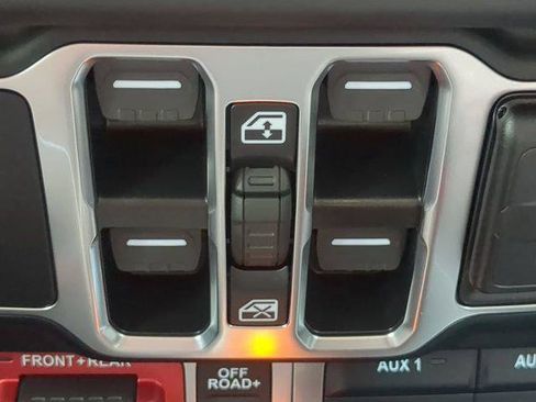 Certified 2025 Jeep Gladiator Rubicon AWD/4WD image 27