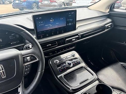 Used 2023 Lincoln Nautilus FWD image 28