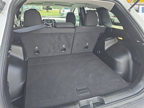 Used 2019 Jeep Cherokee Latitude w/ Cold Weather Group image 26